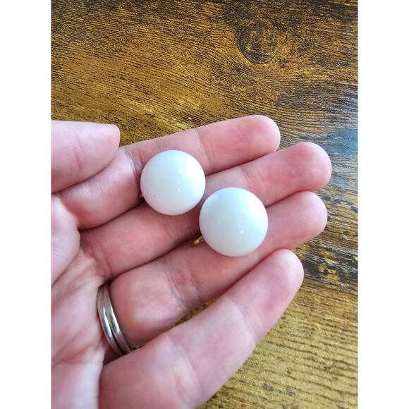 Vintage 1980s Clip On Stud Earrings Large Round White Plastic Retro - Picture 4 of 4
